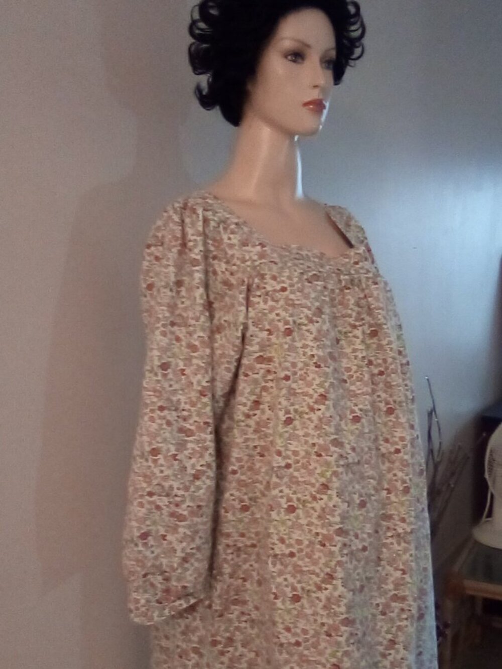 The Vermont Cotton Flannel Long  Women's Nightgown Sz L  White With Flowers